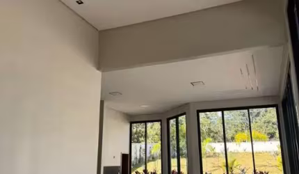 Casa de Condomínio à venda, em Senador Canedo, com 4 quartos e 300 m²