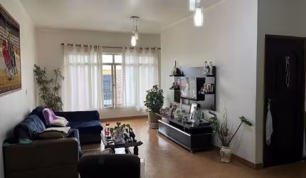 Impecável casa à venda em São Paulo-SP, Vila Nova: 3 quartos, 3 salas, 2 banheiros, 3 vagas de garagem, 350m². Venha conferir!
