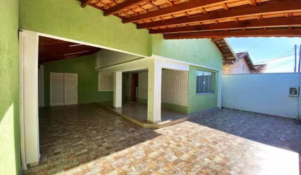 Casa à Venda, Chácara do Visconde, Taubaté - 3 Quartos, Edícula