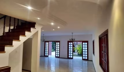 Sobrado com 3 suítes, Condomínio Taubaté Village - 350 m²