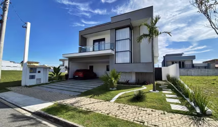 Sobrado à Venda no Condomínio Residencial Ouroville, Taubaté/SP
