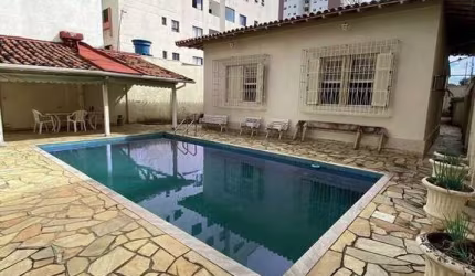 Casa com 4 quartos e piscina, Centro, Taubaté