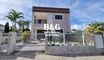 CASA INCRÍVEL - Finamente mobiliada na Meia Praia em Itapema!
