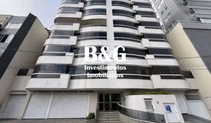 Apartamento finamente mobiliado, a menos de 40m da praia.