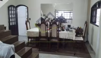 Casa com 3 dormitórios à venda, 267 m² por R$ 660.000,00 - Vila Figueira - Suzano/SP