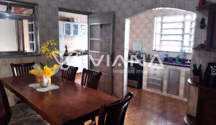 Excelente Sobrado à Venda com 4 Dormitórios na Vila Linda em Santo André