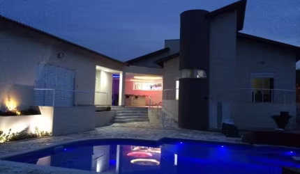Casa em Condomínio à Venda no Bairro Portal dos Bandeirantes em Porto Feliz