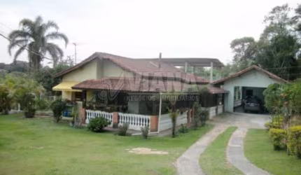 Chácara com 4 Dormitorios em Santana , Cotia