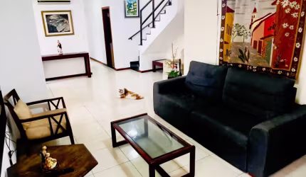 Cobertura a venda, 253m2, 4/4, 03 suítes, 02 vagas de garagem