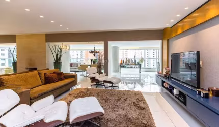 Apto alto padrão c/ 335m2, 4 suites, varanda Gourmet, 4 vagas em Moema