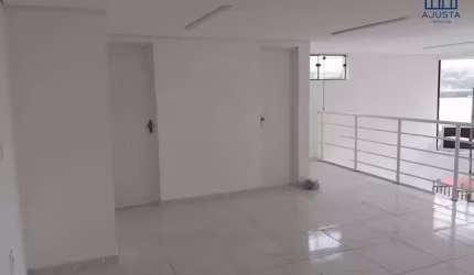 Casa comercial para alugar na Adolfo Campioni, 30, Jardim Icatu, Votorantim por R$ 4.256