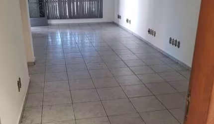 Casa com 2 quartos para alugar na Eurides Fogaça, 1, Vila Trujillo, Sorocaba por R$ 2.300
