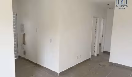 Casa em condomínio fechado com 2 quartos à venda na Avenida Três de Março, 2025, Alto da Boa Vista, Sorocaba por R$ 450.000
