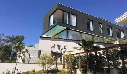 Casa à venda no Condomínio Residencial Itahye em Santana de Parnaíba/SP
