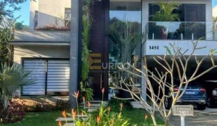 Casa em condomínio à venda no Condomínio Alphaville em Santana de Parnaíba/SP