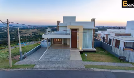 Casa á venda em condomínio de alto padrão na cidade de Vinhedo
