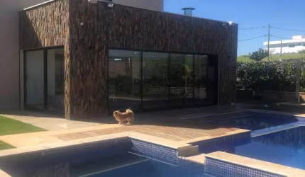 Casa residencial à venda e locação no Condomínio Campo de Toscana em Vinhedo-SP.