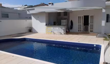 Casa Térrea à Venda no Condomínio Bosque dos Cambarás - Valinhos