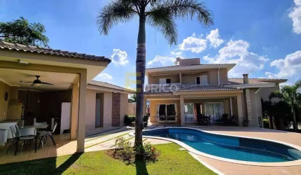 Casa de alto padrão para locação com mobilia completa, são 4 quartos (duas suítes), piscina, quintal no Condomínio Terras de Santa Teresa.