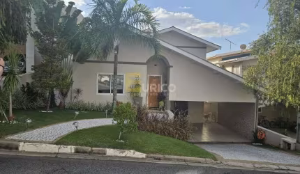 Casa em Condomínio à Venda no Condomínio Recanto dos Paturis na Cidade de Vinhedo/SP