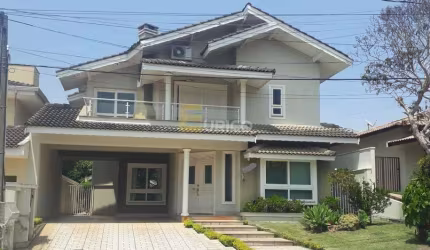Linda e aconchegante casa no Condomínio Villagio Capriccio / Louveira