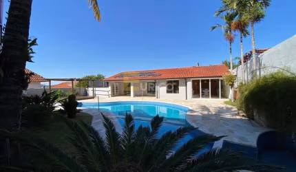 Casa à Venda c/ 3 Suítes no condomínio Vista Alegre - Vinhedo - SP.