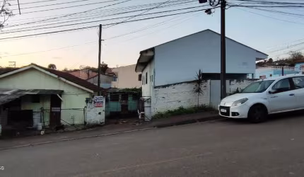 EXCELENTE TERRENO, CAMPO MAGRO, COMERIAL E RESIDENC, ESQUINA, COM 1 CASA DE ALVENARIA E 2 DE MADEIRA