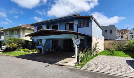 RESIDENCIA COND FECHADO, SANTA FELICIDADE, 217,00 M2 TOTAL, AVERBADO 137,84M2, 3 QUARTOS (1 SUITE),