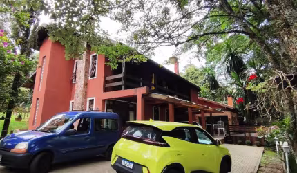 RESIDENCIA, COND, 300 M2, 4 QTOS (1 SUITE), LINDO TER COM 1.930 M2 (PARTE IDEAL - EM REGULARIZAÇÃO)