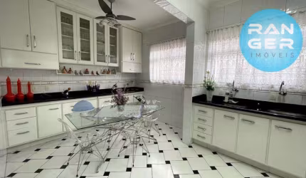 Casa com Piscina no Marapé - Santos - SP