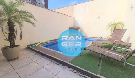 Casa com piscina no Canto do Forte
