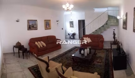 Casa com 4 dormitórios à venda, 307 m² por R$ 627.000 - Centro - São Vicente/SP
