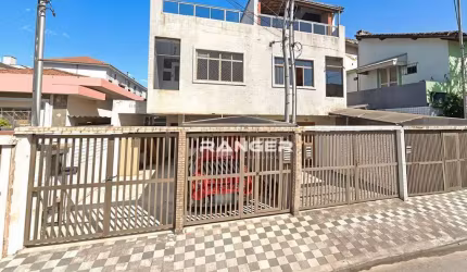 Casa Sobreposta Alta com 4 dormitórios no bairro da Aparecida em Santos