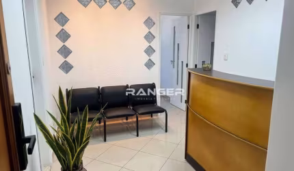 Sala Comercial 63m² com 2 Lavabos e Vaga Coberta – 7º Andar, Pronta para Uso!
