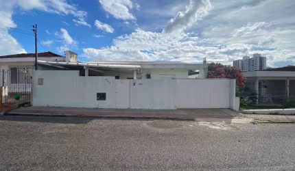 Casa para Venda em Florianópolis, Centro, 4 dormitórios, 1 suíte, 2 banheiros, 2 vagas