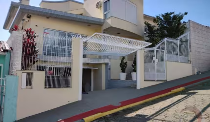 Casa para Venda em Florianópolis, Capoeiras, 3 dormitórios, 3 suítes, 5 banheiros, 4 vagas