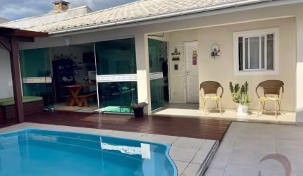 Casa para Venda em Florianópolis, Carianos, 3 dormitórios, 1 suíte, 3 banheiros, 4 vagas