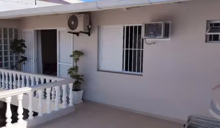 Casa para Venda em Florianópolis, Estreito, 3 dormitórios, 2 suítes, 4 banheiros, 2 vagas