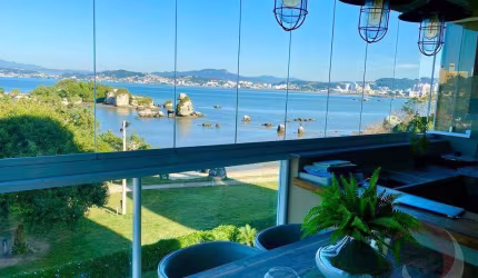 Apartamento para Venda em Florianópolis, Abraão, 3 dormitórios, 3 suítes, 4 banheiros, 3 vagas