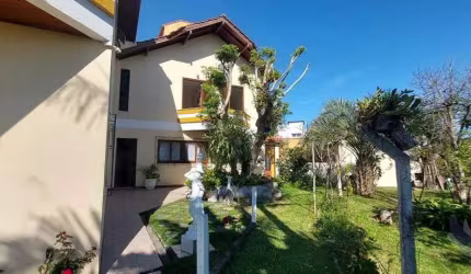 Casa para Venda em Florianópolis, Capoeiras, 5 dormitórios, 2 suítes, 3 banheiros, 2 vagas