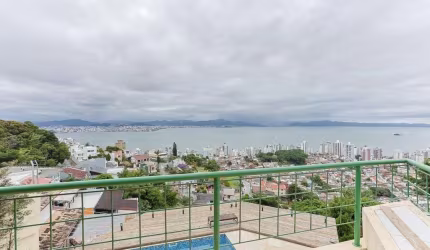 Casa para Venda em Florianópolis, Centro, 5 dormitórios, 2 suítes, 6 banheiros, 6 vagas