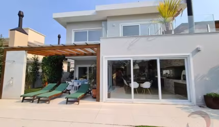 Casa para Venda em Florianópolis, Rio Tavares, 4 dormitórios, 3 suítes, 4 banheiros, 2 vagas