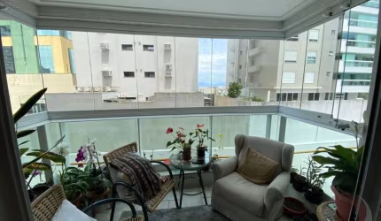 Apartamento para Venda em Florianópolis, Centro, 2 dormitórios, 2 suítes, 4 banheiros, 1 vaga