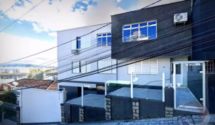 Prédio para Venda em Florianópolis, Centro, 8 dormitórios, 2 suítes, 8 banheiros, 6 vagas