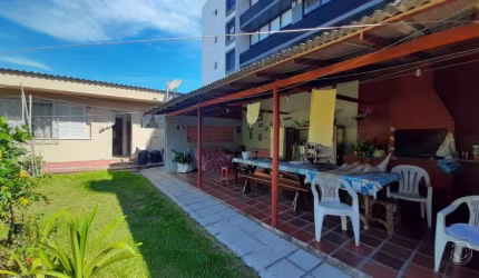 Casa para Venda em Florianópolis, Trindade, 5 dormitórios, 1 suíte, 2 banheiros, 3 vagas
