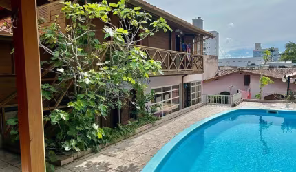 Casa para Venda em Florianópolis, Coloninha, 4 dormitórios, 1 suíte, 3 banheiros, 4 vagas