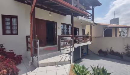 Casa para Venda em Florianópolis, Capoeiras, 4 dormitórios, 2 suítes, 5 banheiros, 6 vagas
