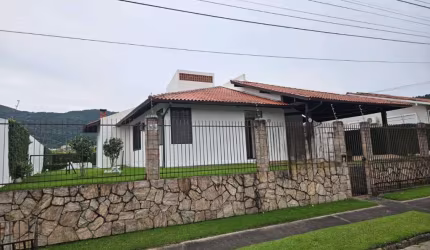 Casa para Venda em Florianópolis, Córrego Grande, 4 dormitórios, 2 suítes, 4 banheiros, 2 vagas
