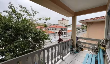 Casa para Venda em Florianópolis, Estreito, 6 dormitórios, 2 suítes, 4 banheiros, 3 vagas