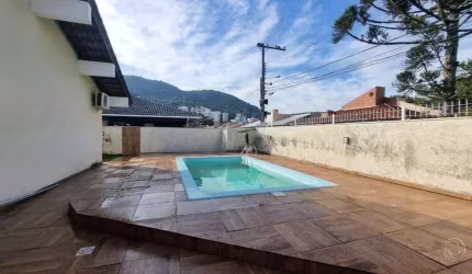 Casa para Venda em Florianópolis, Itacorubi, 3 dormitórios, 1 suíte, 3 banheiros, 1 vaga